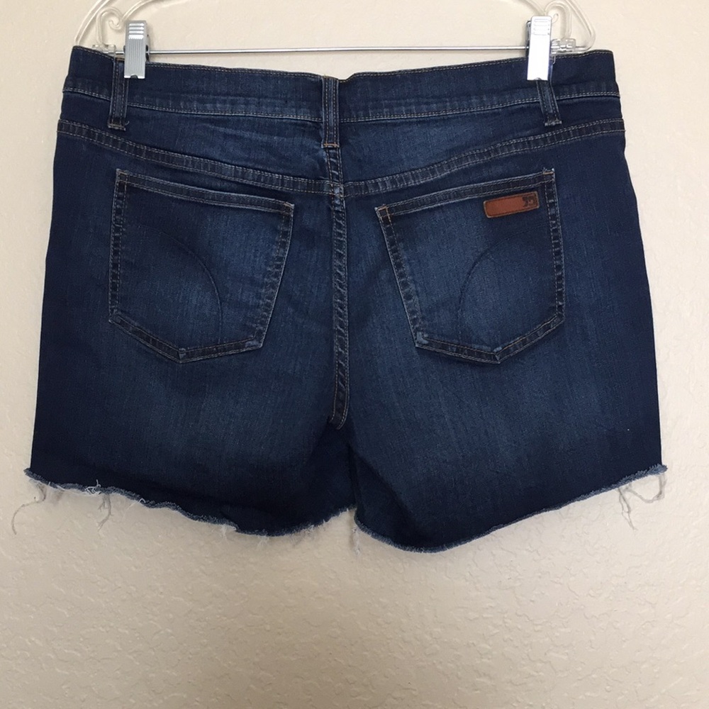 - Joe’s fit .Raw Rolled cuff shorts size 31